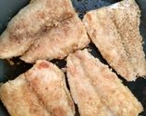 A picture of step 2 of Pan fried pangasius.