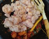 Foto langkah ke 1 dari resep Krengsengan Ayam Pedas Manis.