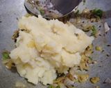 A picture of step 3 of Potato stuffed bread.