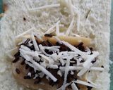 Foto langkah ke 2 dari resep Roti Goreng Pisang Cokelat Keju.