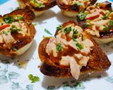 A picture of step 6 of Creamy corn in bread baskets.
