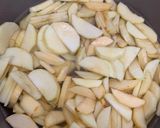 Foto del paso 1 de la receta: Coca de manzana sin leche 🍎🍏🍼