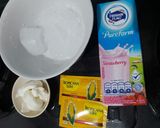 Foto langkah ke 1 dari resep Strawberry Milkshake.