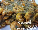 A picture of step 4 of Hariyali Prawns or Prawns with Spring Onions.