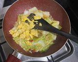 Foto langkah ke 4 dari resep Cah Sawi Putih Telur.