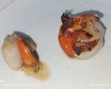 Foto del paso 4 de la receta: Huevos fritos con vieiras, langostinos y sepia