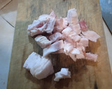 Foto del paso 2 de la receta: Ensalada de espinacas con tocino