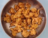 A picture of step 5 of Crispy Onion Pakora.