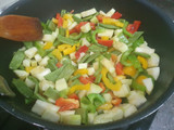 Paella con verduras y pollo
