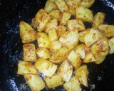 A picture of step 2 of Aloo chole chaat.