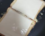 A picture of step 3 of Easy Egg 'n Cheese Sandwich.