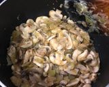 Foto langkah ke 3 dari resep Mushroom Soup ala pizza hut (sup jamur).