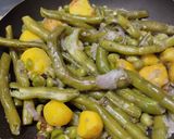 Foto del paso 5 de la receta: Salteado🧅de habichuelas🥘y arvejas🫛🧄🍠