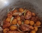 Foto langkah ke 4 dari resep Tumis Ayam dan kentang.