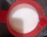 A picture of step 1 of Banana Milkshake.