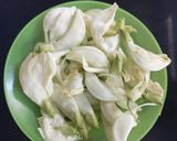 Foto langkah ke 1 dari resep Oseng Kembang Turi Teri.