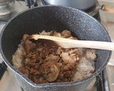 A picture of step 2 of Rice 🍚 & Mushrooms 🍄 😋.