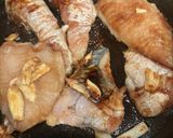 Hình bước làm 3 của món Canh chua, cá bông lau kho tộ
