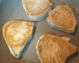 Foto del paso 2 de la receta: Atún rojo con salsa de pimientos asados