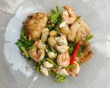รูปขั้นตอนการทำที่ 2 ของ กุ้งหอยปูปลาผัดขึ้นฉ่าย 🦐 🦪 🦀 🐟 / Stir seafood with celery
