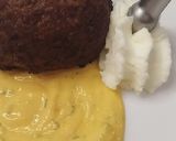 Foto del passaggio 8 della ricetta Polpetta con cuore alla coque, salsa alla zucca, spuma di parmigiano e caviale di aceto balsamico