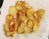 Foto del paso 3 de la receta: Tortilla abierta con Patatas fritas, Espárragos y Langostinos