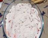Epres, tejszínhabos, rakott babapiskóta recept fázis 4 fotója