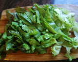 Foto del paso 1 de la receta: Sopa de lechuga con jamón curado y cansalada