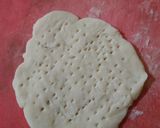 Foto langkah ke 4 dari resep Pizza mini thin crust simple (saos, sosis, keju).