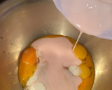 Foto del paso 2 de la receta: Bizcochuelo de yogur esponjoso