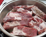 Foto del paso 2 de la receta: Costillas guisadas a fuego lento, con brócoli y maíz