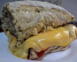 Foto del paso 5 de la receta: CHAPATA con ORÉGANO, rellena con Pollo, y Queso Holandés...!