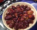 Une image de l'étape 5 de Tarte aux pêches de vigne et pignons de pin (pâte brisée épeautre pêche).
