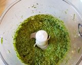 รูปขั้นตอนการทำที่ 4 ของ Pesto sauce (ซอสโหระพา)