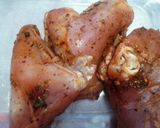 Foto del paso 4 de la receta: Muslos de Pollo Horneados a las Finas Hierbas
