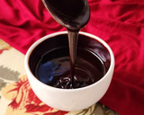 Foto del paso 5 de la receta: 🍫Salsa de chocolate para postres, helados y flanes 🍫 3 minutos, 3 ingredientes 🍫 Fácil y rendidor