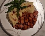 Bacon, virsli karikákkal és krumplipürével recept fázis 4 fotója