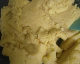 Gambar langkah 4 resipi Badami Rava Burfi.