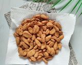 Foto langkah ke 3 dari resep Biji Ketapang Keju Wijen.