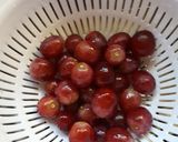 Foto del paso 3 de la receta: Ensalada con uvas, manzanas, brócoli y queso amarillo