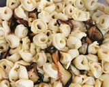 Foto del paso 4 de la receta: Tortellini con Berenjena en Salsa Blanca al gratín