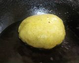 A picture of step 3 of Matar poori.