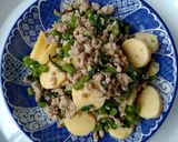 รูปขั้นตอนการทำที่ 4 ของ กะเพราหมูสับ เต้าหู้ไข่ คลีน
