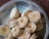A picture of step 1 of Nutella Banana Sheera.