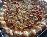 Foto langkah ke 8 dari resep Pizza Homemade Stuffed Crust.