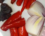 Gambar langkah 1 resipi Ayam Masak Lemak Cili Padi dan Cili Merah.