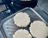 Foto del paso 3 de la receta: Arepa colombiana con pollo picante