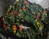 Foto langkah ke 5 dari resep Tumis Daun Singkong Ikan Teri.