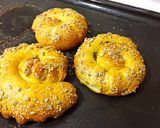عکس مرحله 2 از دستور نان سمنوی حلزونی