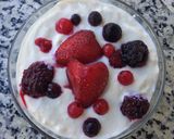 Foto del paso 2 de la receta: Yogur con chía y frutas rojas